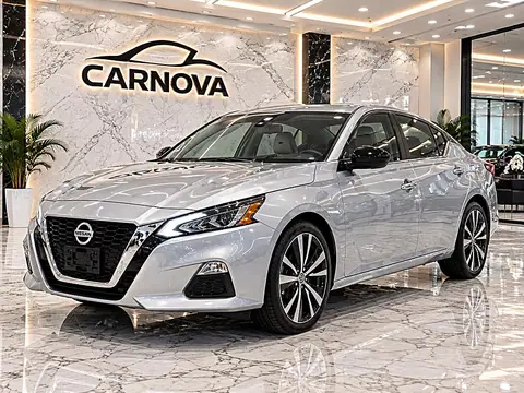 2021 Nissan Altima 2.5 SR Sedan photo 2