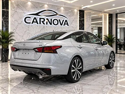 2021 Nissan Altima 2.5 SR Sedan photo 3