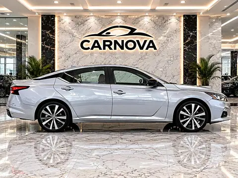 2021 Nissan Altima 2.5 SR Sedan photo 4