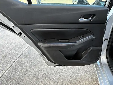 2021 Nissan Altima 2.5 SR Sedan, foto 22 de 34, auto usado en venta en CARNOVA Dallas