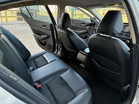 2021 Nissan Altima 2.5 SR Sedan, foto 13 de 34, auto usado en venta en CARNOVA Dallas