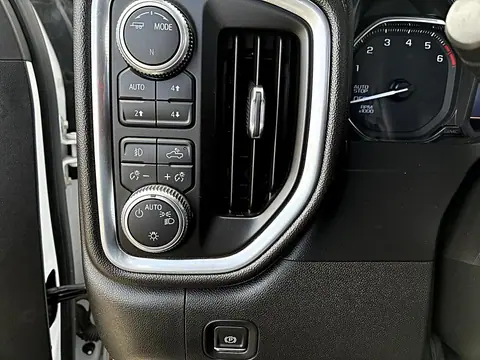 2020 GMC Sierra 1500 4WD Crew Cab 147" Elevation photo 32