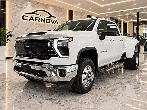2025 Chevrolet Silverado 3500HD 4WD Crew Cab 172" LTZ photo 7
