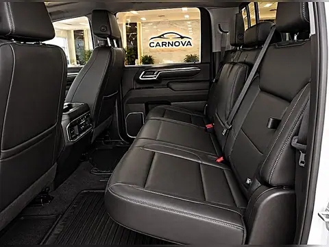 2025 Chevrolet Silverado 3500HD 4WD Crew Cab 172" LTZ photo 14
