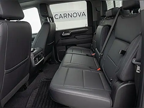 2025 Chevrolet Silverado 3500HD 4WD Crew Cab 172" LTZ photo 11