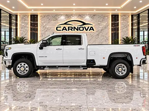 2025 Chevrolet Silverado 3500HD 4WD Crew Cab 172" LTZ photo 6