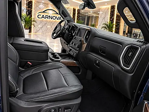2019 Chevrolet Silverado 1500 4WD Crew Cab 147" High Country photo 10