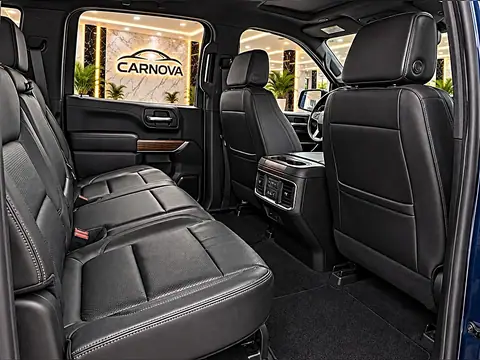 2019 Chevrolet Silverado 1500 4WD Crew Cab 147" High Country photo 12
