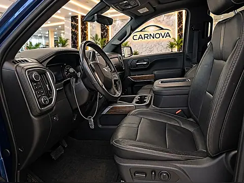 2019 Chevrolet Silverado 1500 4WD Crew Cab 147" High Country photo 9