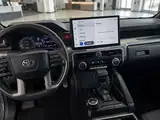 2025 Toyota Tacoma SR Double Cab 5' Bed 4X4, foto 18 de 82