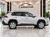 2020 Toyota RAV4 LE AWD, foto 8 de 16