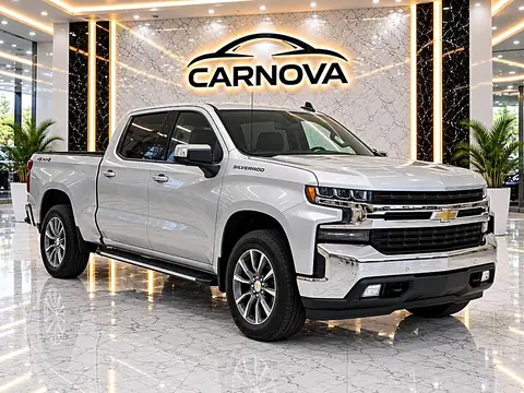 2020 Chevrolet Silverado 1500 4WD Crew Cab 157" LT photo 1