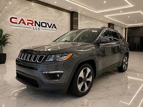 2018 Jeep Compass Latitude FWD photo 3
