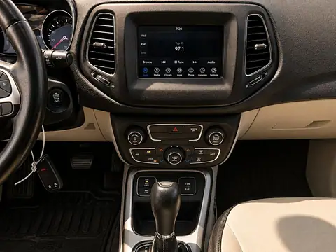 2018 Jeep Compass Latitude FWD, foto 9 de 29, auto usado en venta en CARNOVA Dallas