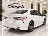 2020 Toyota Camry SE, foto 16 de 26