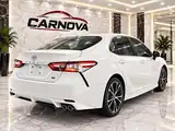 2020 Toyota Camry SE, foto 8 de 26