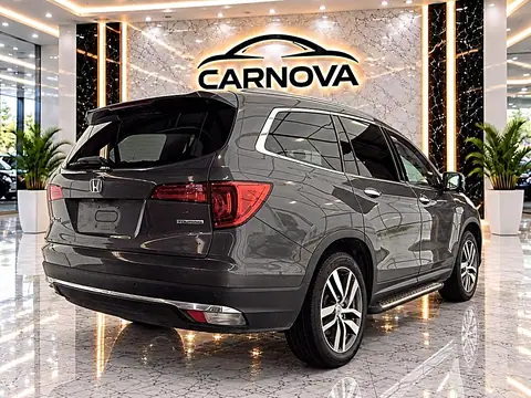 2018 Honda Pilot Touring 2WD photo 5