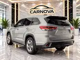 2018 Toyota Highlander Limited V6 FWD, foto 8 de 17