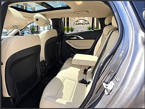2017 Infiniti QX30 AWD, foto 11 de 16, auto usado en venta en CARNOVA Dallas