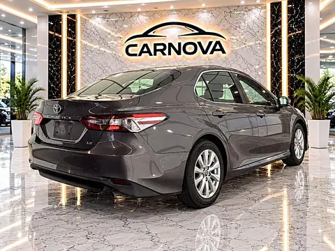 2018 Toyota Camry LE Auto (Natl) photo 5