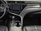 2020 Toyota Camry SE Sedan, foto 13 de 16