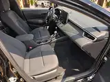 2025 Toyota Corolla LE Sedan, foto 10 de 16