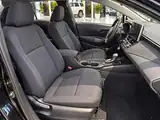 2025 Toyota Corolla LE Sedan, foto 13 de 16