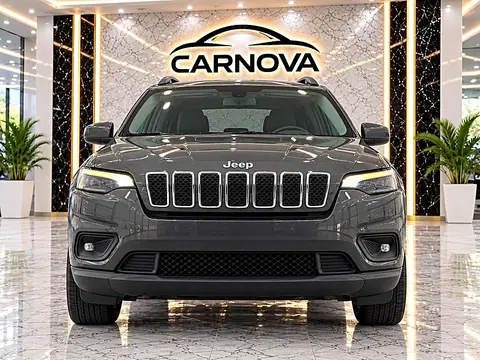 2019 Jeep Cherokee Latitude Plus FWD photo 3