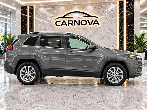 2019 Jeep Cherokee Latitude Plus FWD photo 4