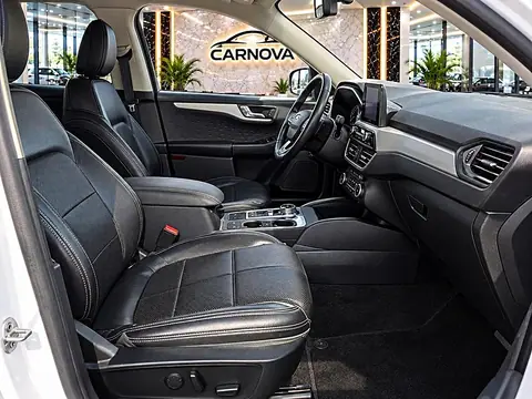 2020 Ford Escape SEL FWD photo 10