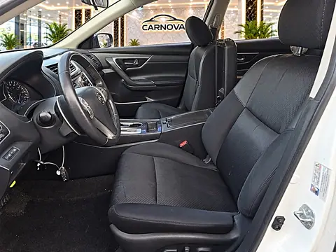 2018 Nissan Altima 2.5 SR Sedan, foto 9 de 16, auto usado en venta en CARNOVA Dallas