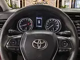 2020 Toyota Camry LE, foto 9 de 18